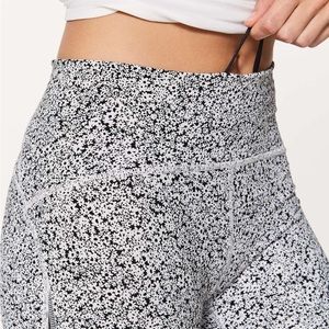 Lululemon Ditzy Daisy Train Times 6" shorts